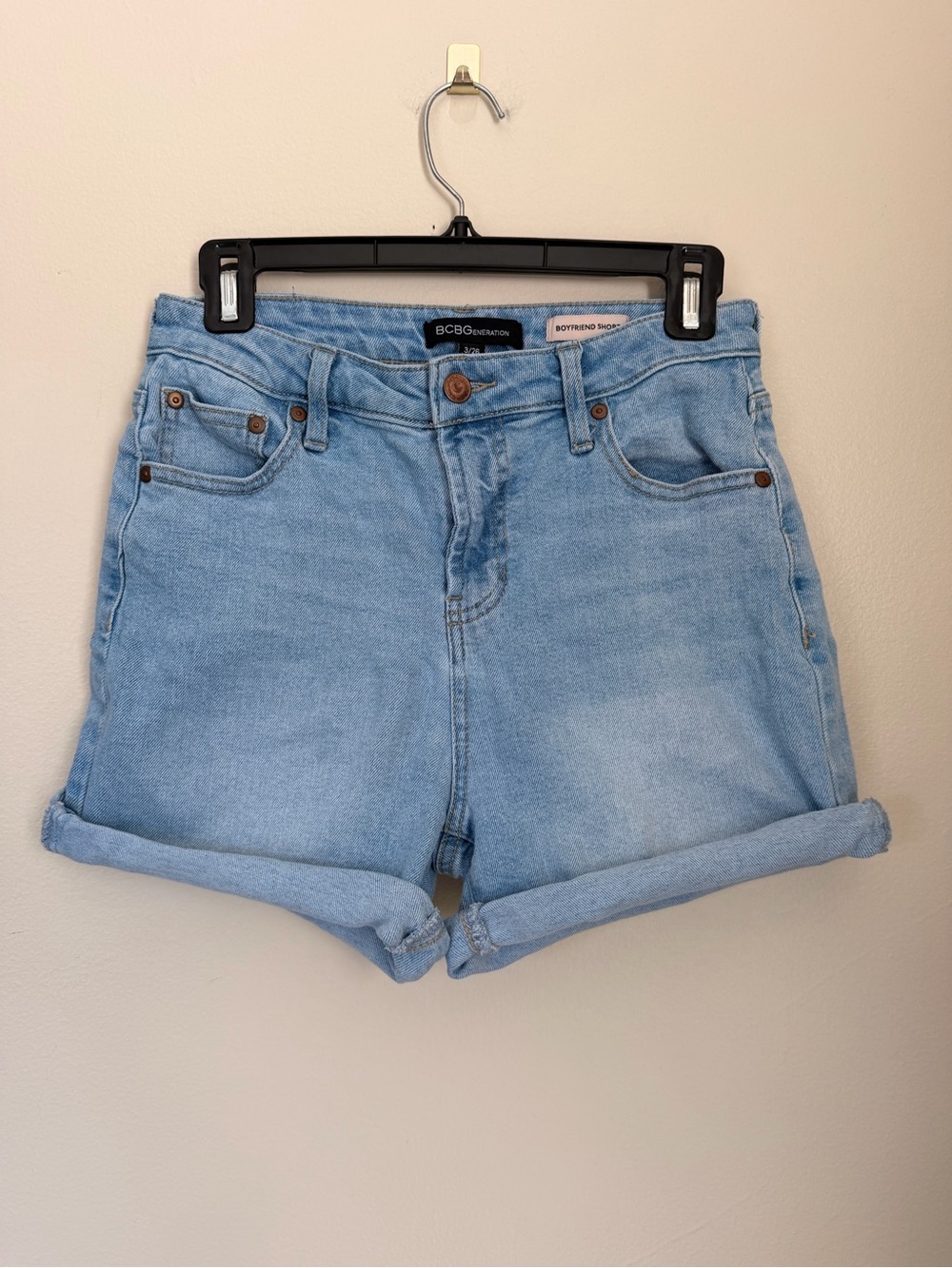 BCBGeneration Light Wash Denim Rolled Hem Shorts Size 2, 3, 26